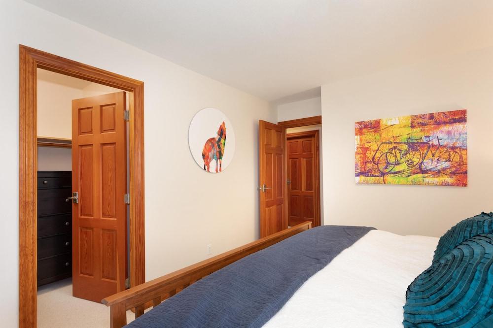 Luxury 5 Bedroom Blueberry Chalet