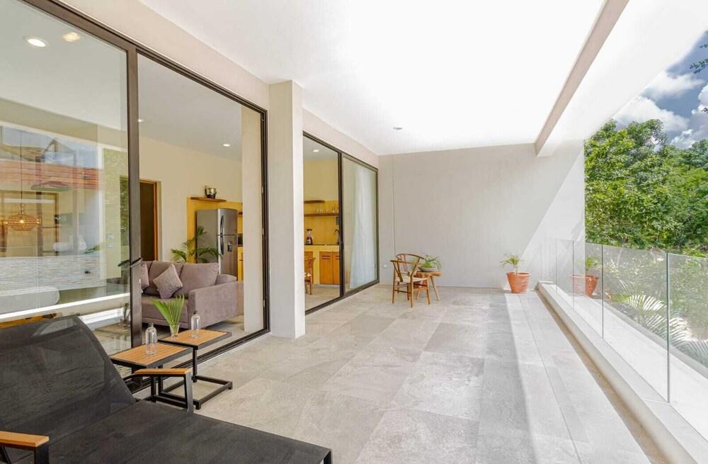 Deluxe Jungle Studio Terrace X15