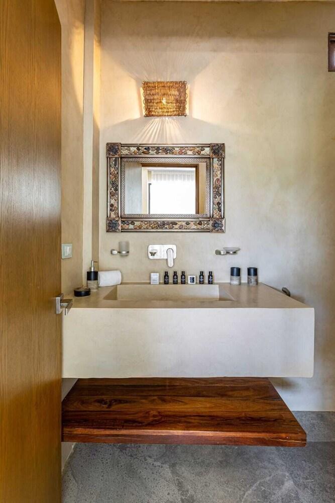 Deluxe Jungle Studio Terrace X15