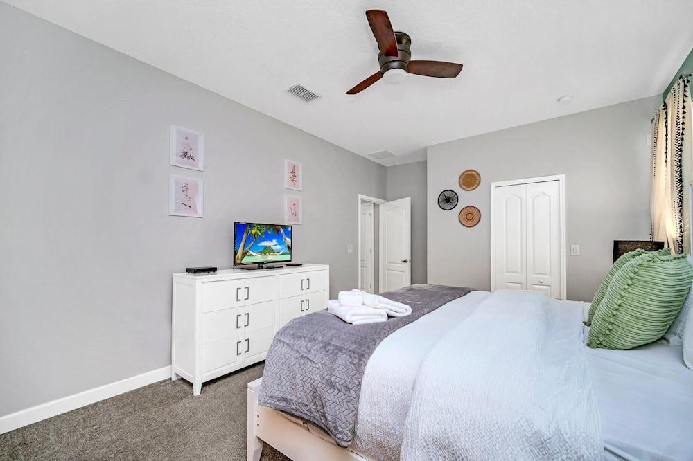 Spacious Home Near Disney