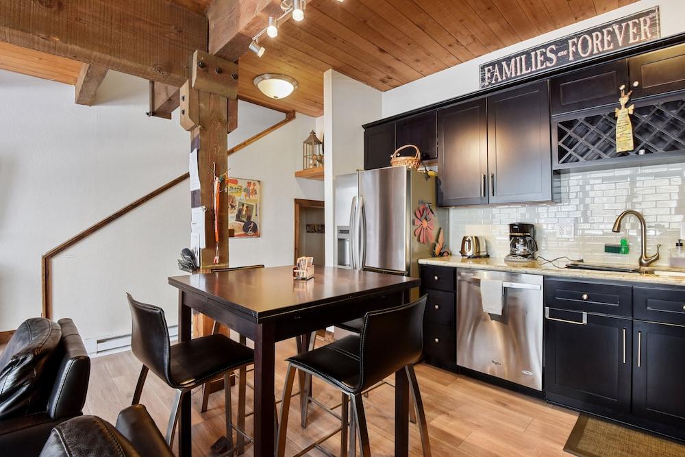 Alpine Manor Retreat Mountain Relaxation