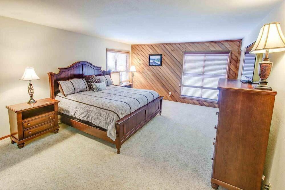 Aspen Creek #225 - Hot Tub & Pool, Near Skiing!