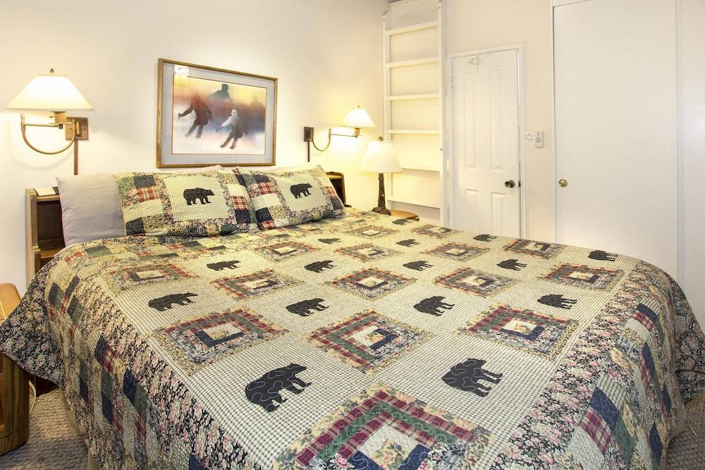 Chamonix - Year-round Fun w/ Shared Pool!