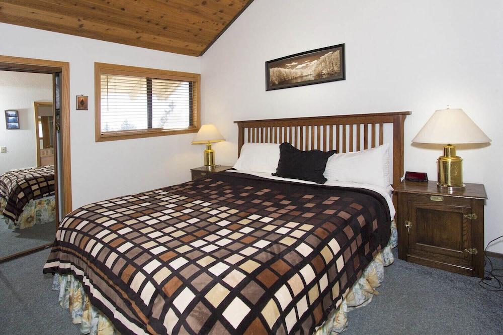 La Vista Blanc #22 - Near Shuttle, BBQ & Pool