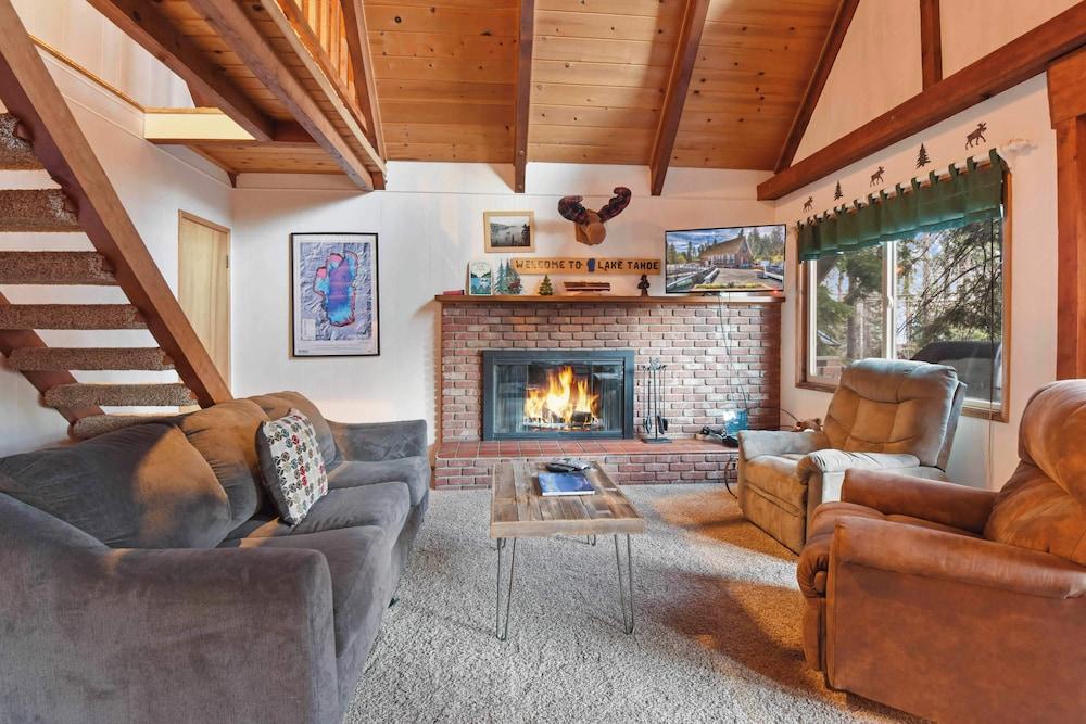 Moose Cabin Year-round Outdoor Fun w/ BBQ