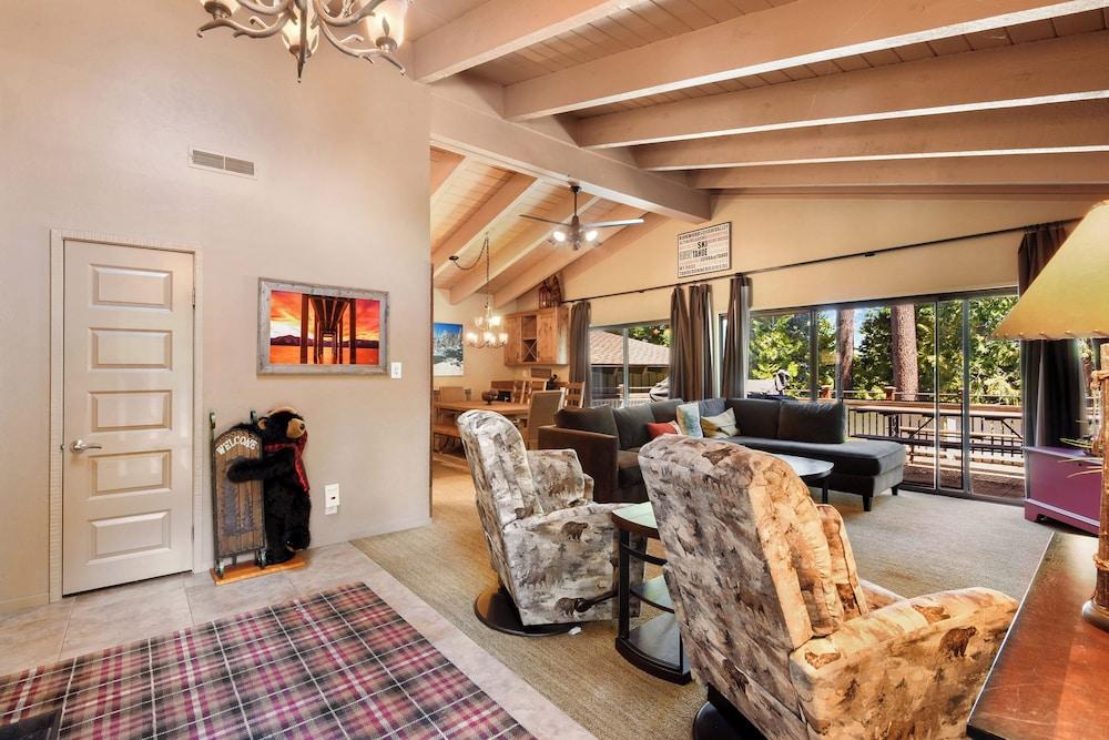 Waters Edge Oasis Shared Pool & Pier Access