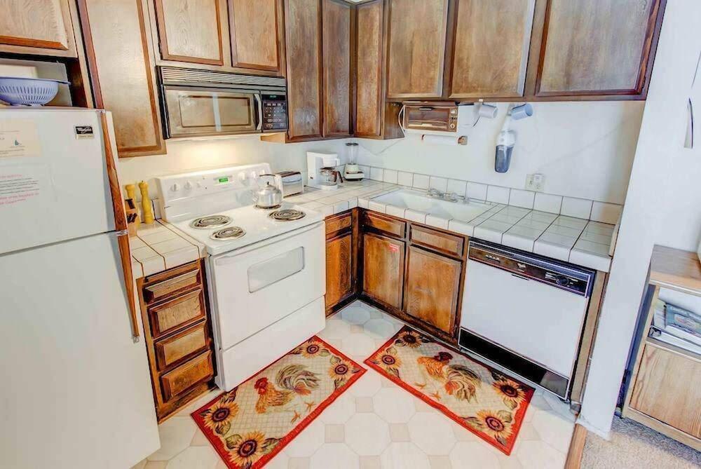 Sherwin Villas #63 - Private Deck & Near Lakes