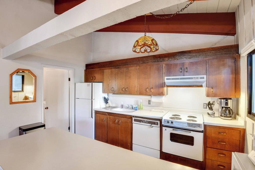 Waters Edge Escape Patio w/ Bbq, Near Beach