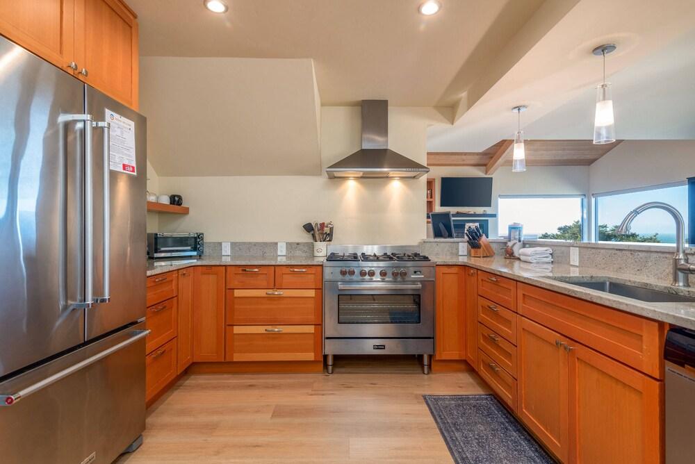 The Sixpence Beach Access Hot Tub