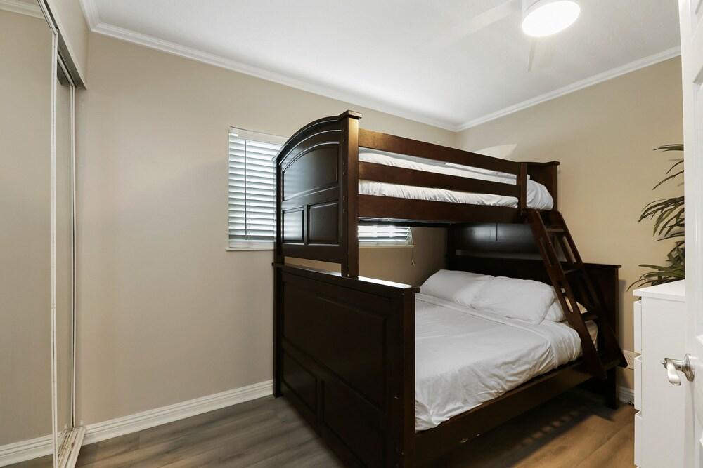 Upper Beach Front Escape Unit B