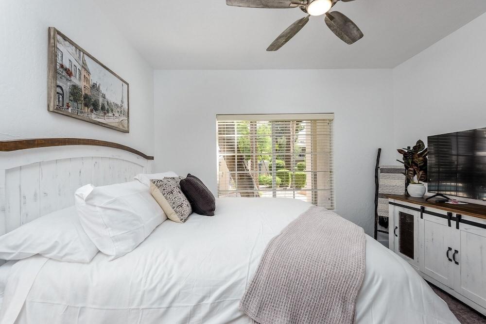 Villa Allison 2 Bedroom Condo by RedAwning