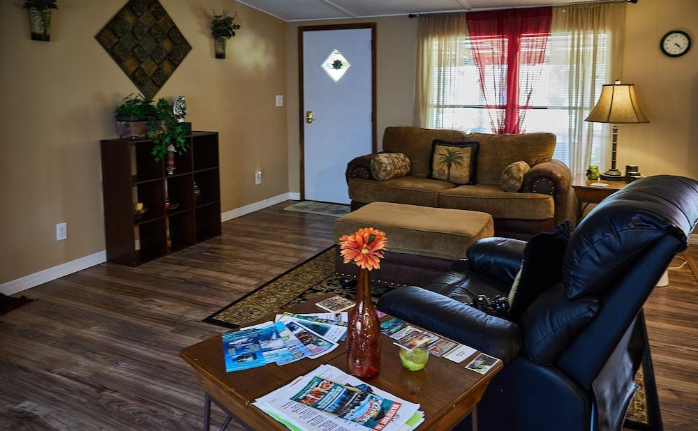 Pleasant Days Manatee Room