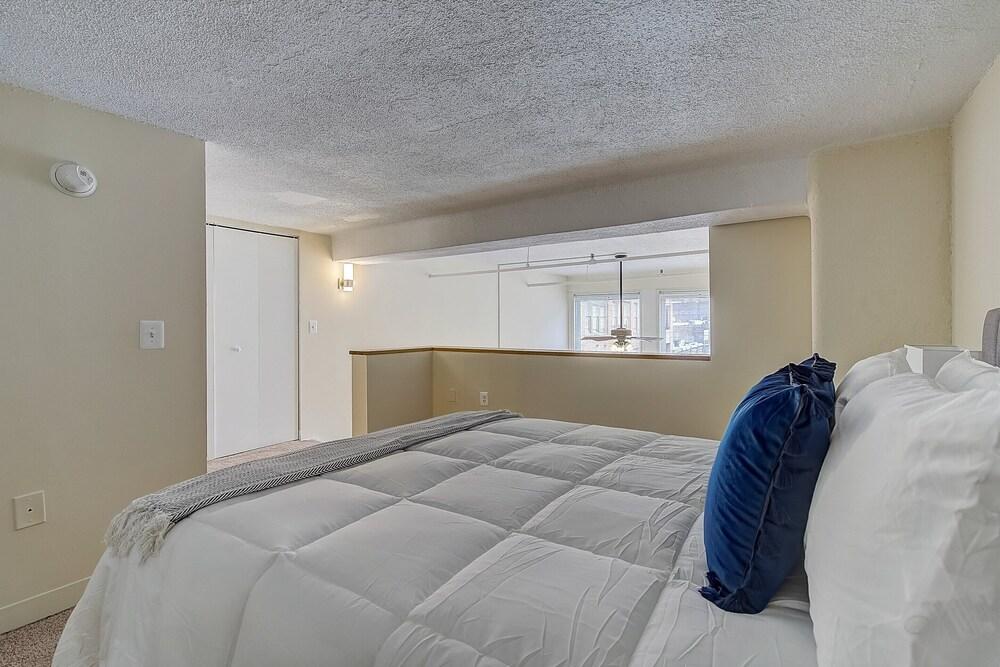 FRONTDESK The Cosmopolitan Apts Philadelphia