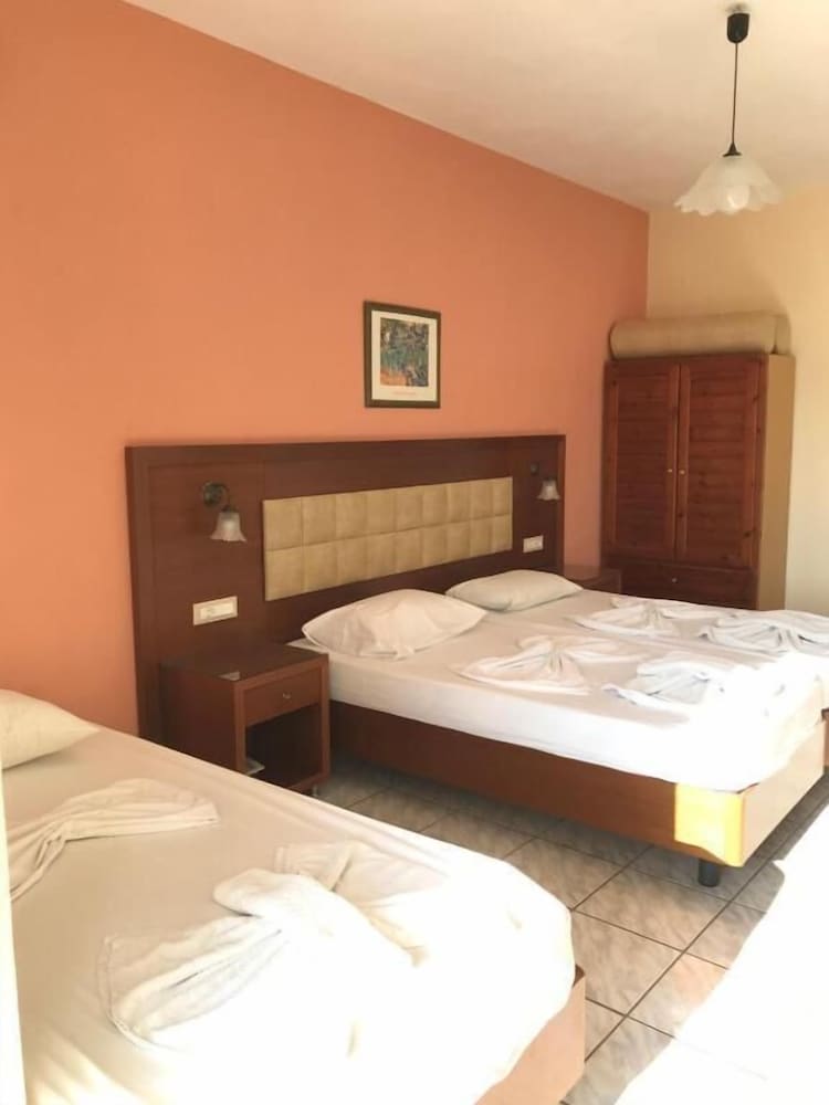 Village Inn Studios & Family Apartments