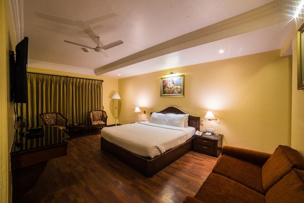 Hotel Highway View (Shikara)