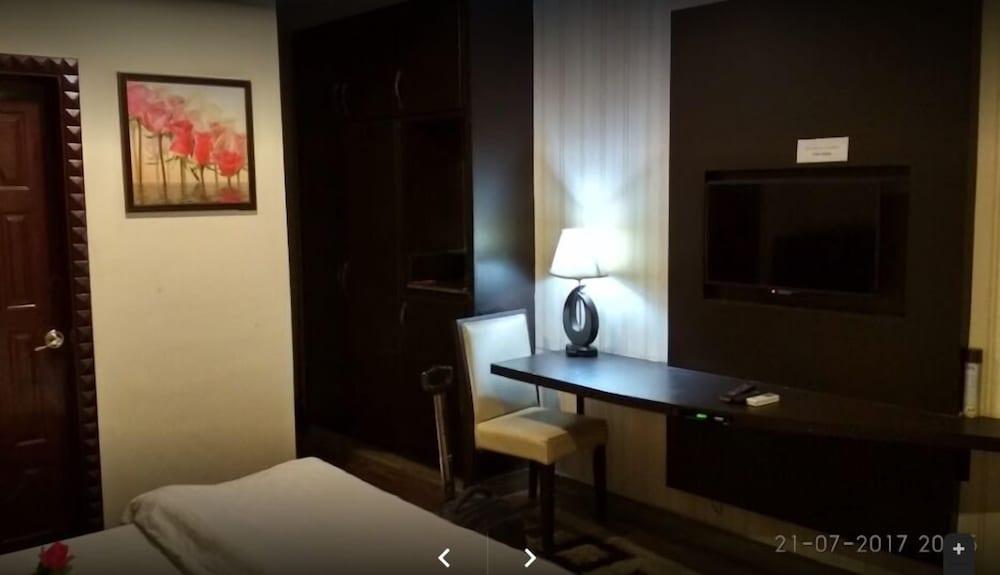 The Grand Hotel & Restaurant