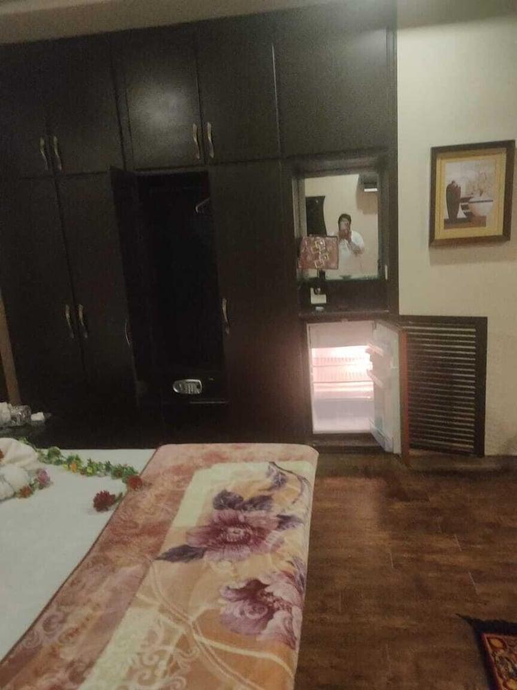 The Grand Hotel & Restaurant