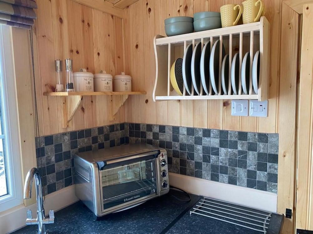 Woodhead Shepherds Hut - Sleeps 2 - Mailer Farm