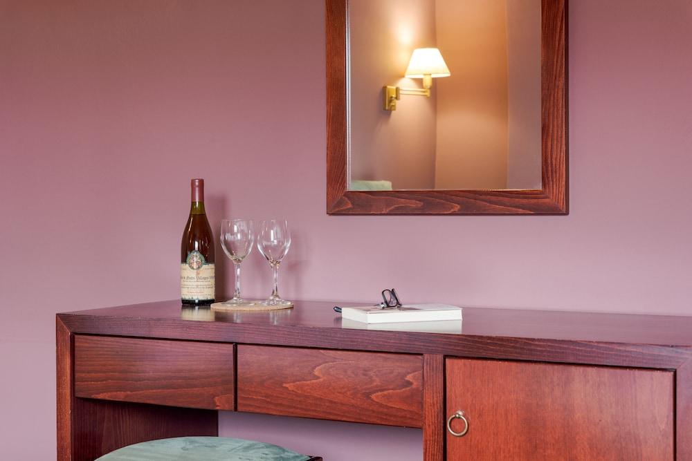 Nostos Suites by White Hills