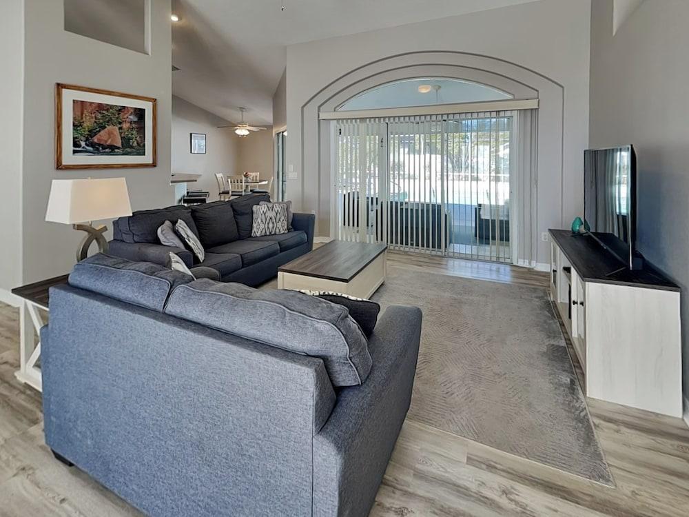 Summer Daze by Distinctive Beach Rentals