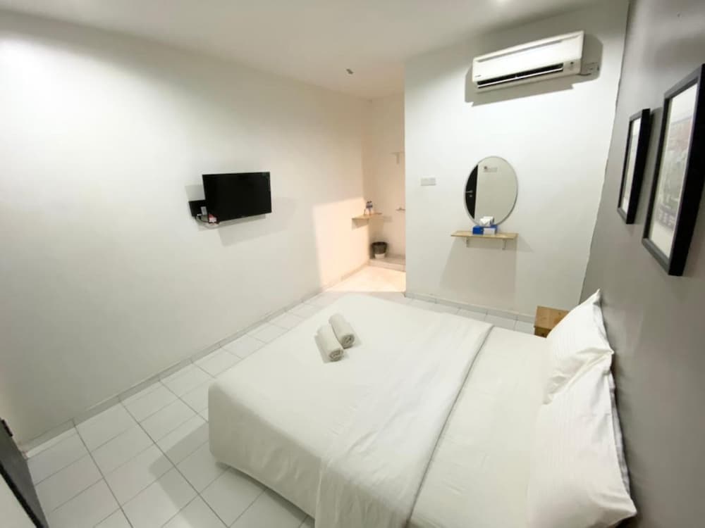 One One 08 Hotel Sungkai