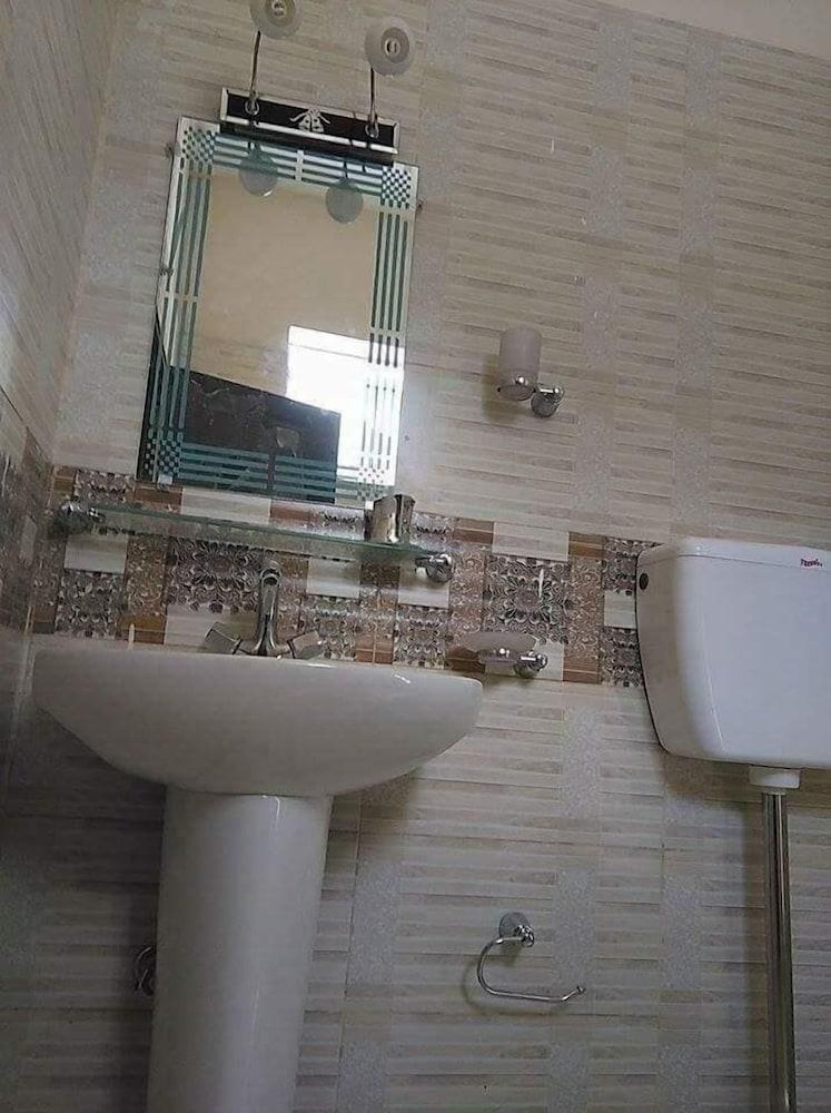 New Rose Valley Hotel