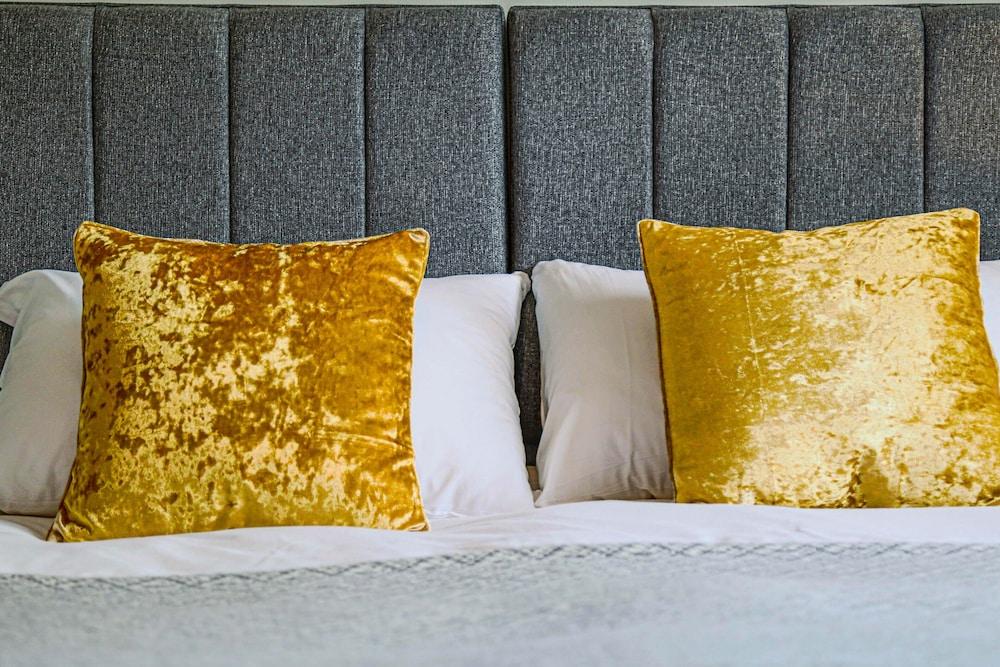 Executive Monkston Apartment