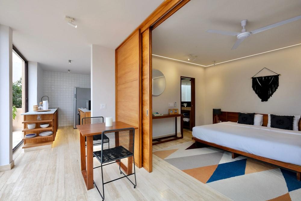 404 Awesome 1Br designer by StayPodio