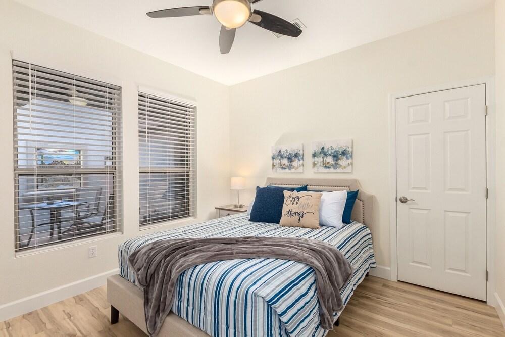 55+ Sun City Grand! Golf Course Front Private Hot Tub and Fire Pit! by Redawning