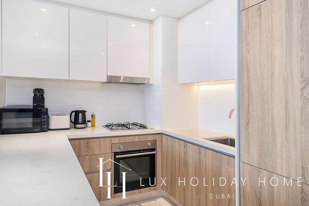 LUX Contemporary Suite Marina View 3