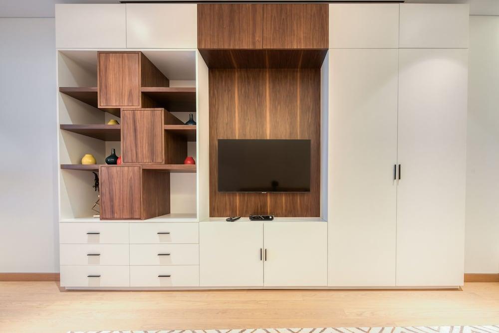 Ultra Luxurious 4 Bed Apartment