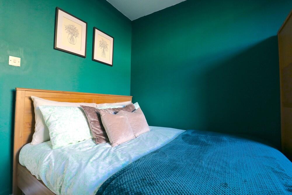 Comfortable Apartment in West End