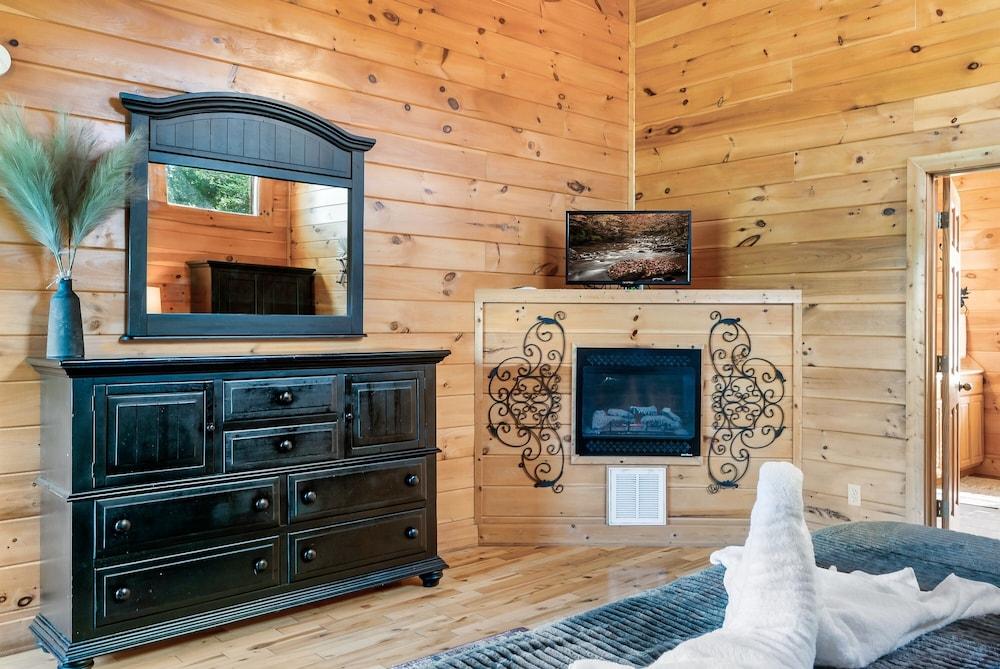 Timberwolf Vista w HotTub Pool View