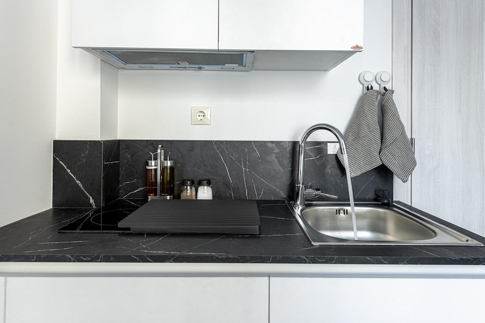 Phaedrus Living Modern Kriel Suites 003