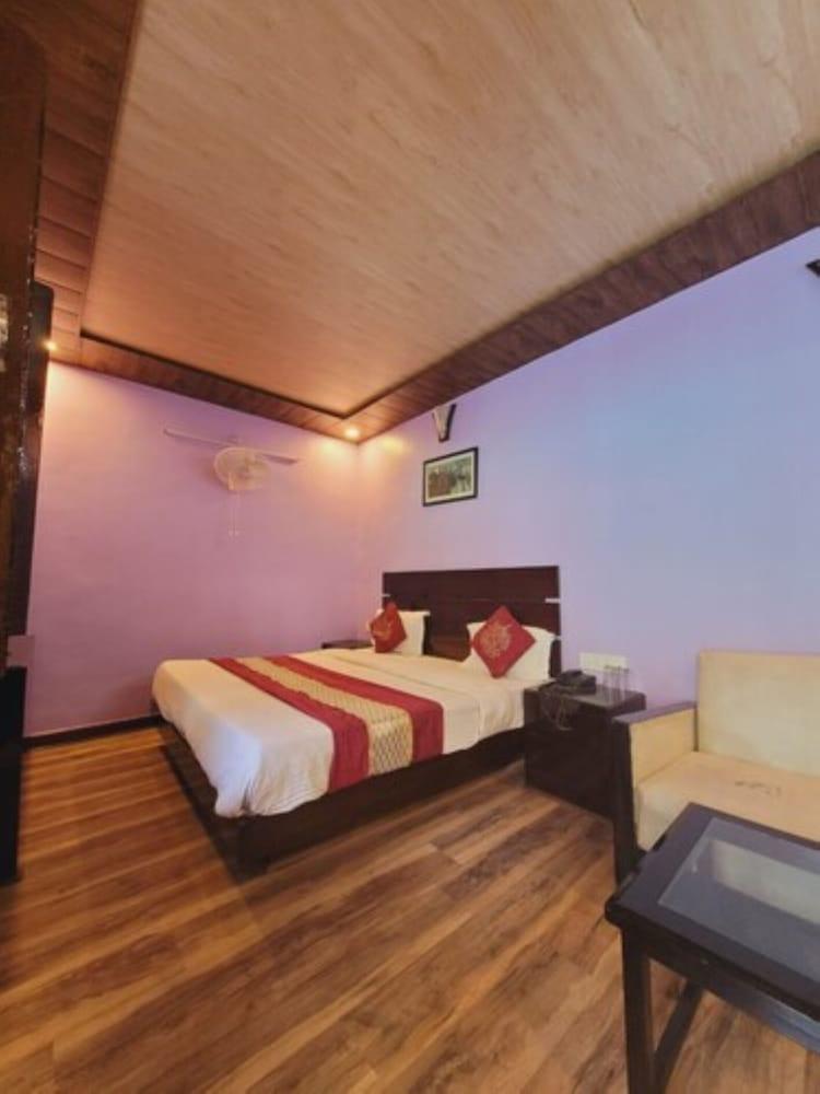 Goroomgo Hidden Chalet Mall Road Nainital