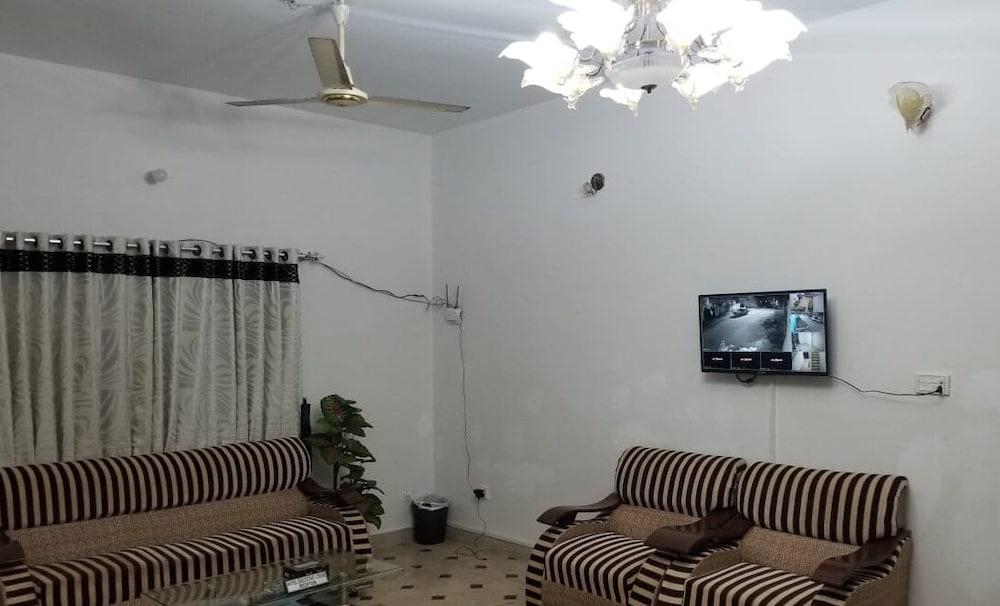 Hotel Executive Lodge