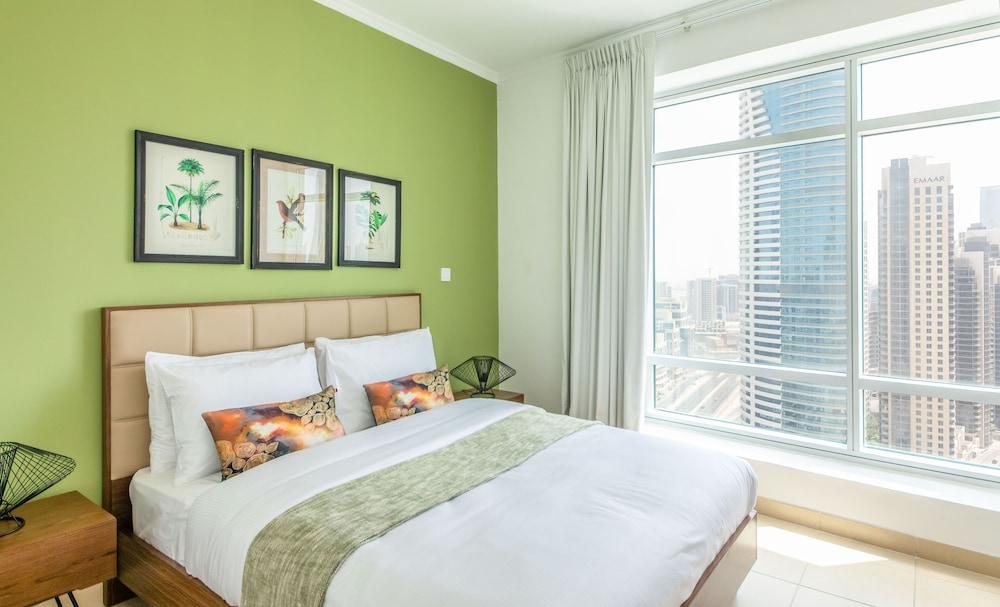 Burj Khalifa Vw  Prvt Pool in Dubai