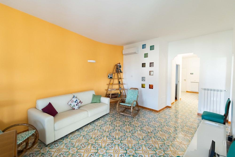 La Deliziosa Flat with pool & terrace