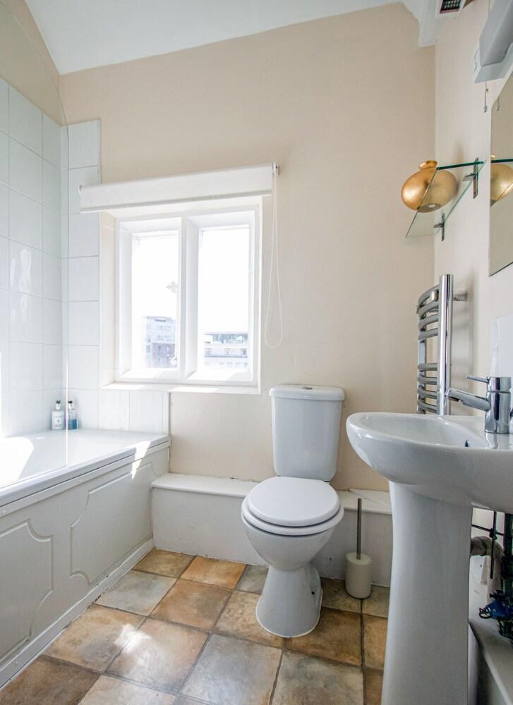 Centrally-located Flat in Stunning Period Building