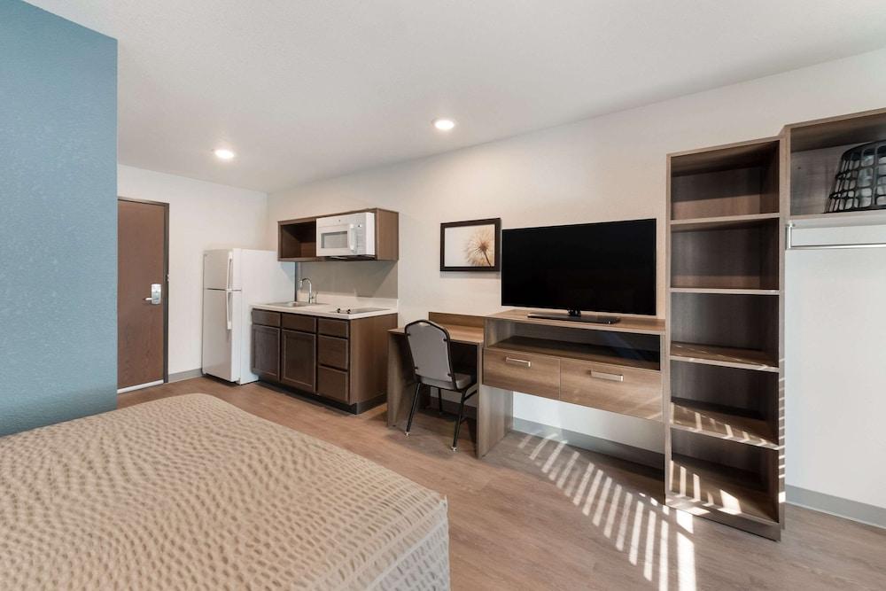 Woodspring Suites Dayton North