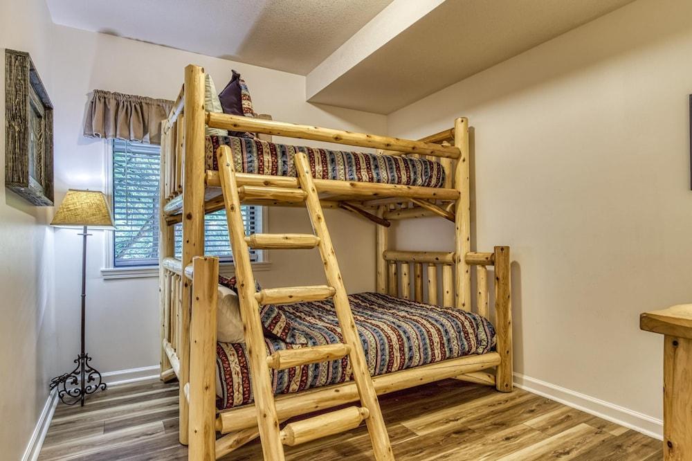 Gatlinburg Eagle View 2 #820