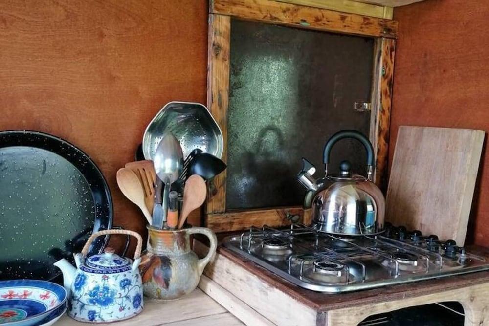 Totnes - Cabin - Sleeps 4 - Garden - Parking