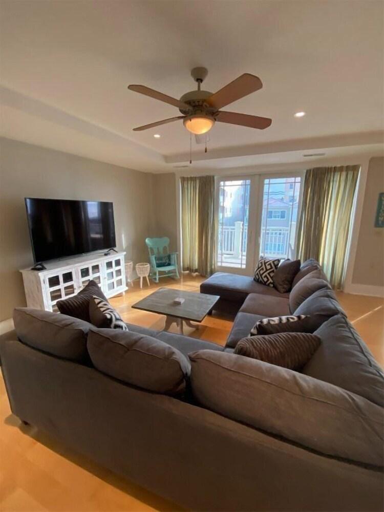 Wc7701 Atlantic Avenue, Unit 304