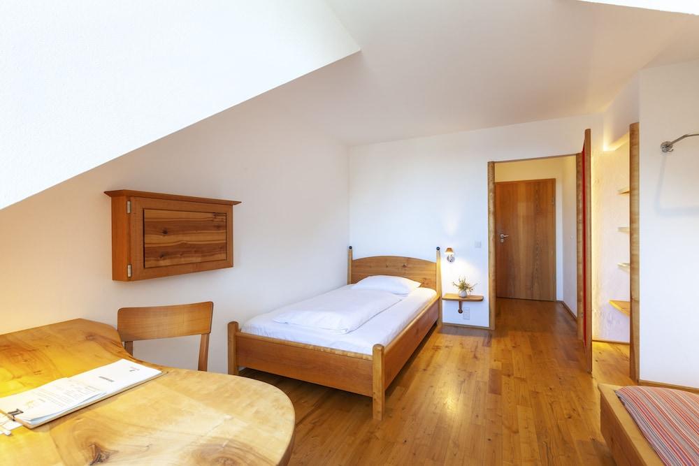 Alter Wirt GmbH in Grünwald