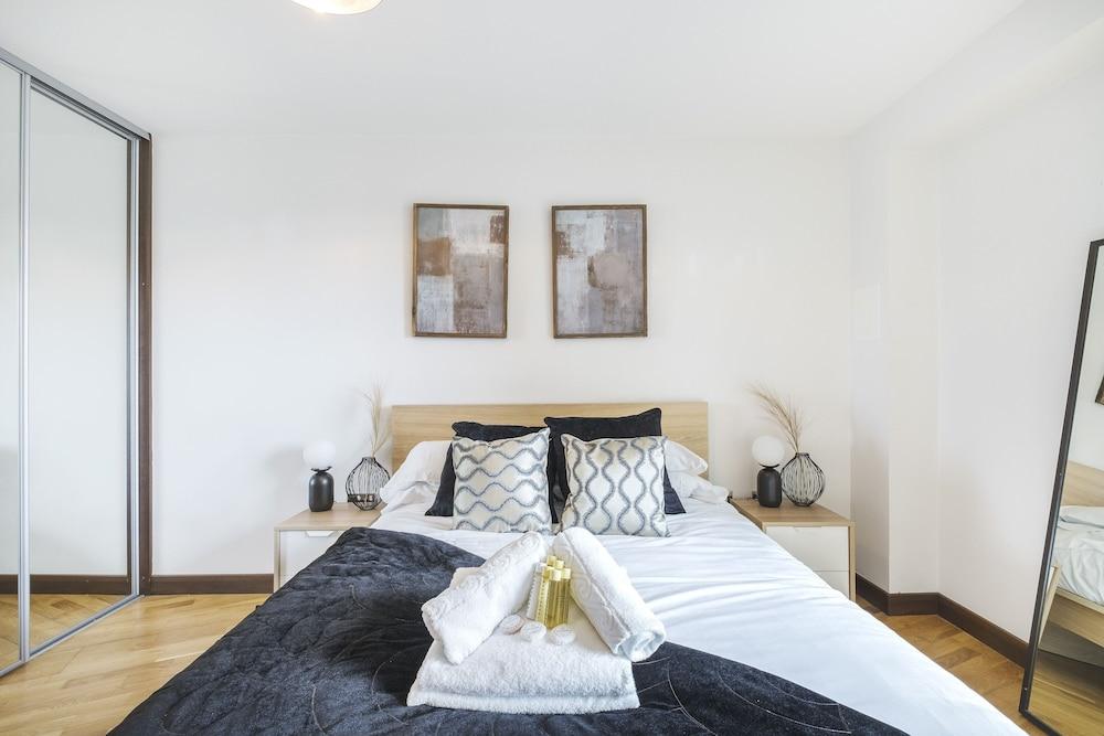 Modern Pet Friendly Apartment by MSS