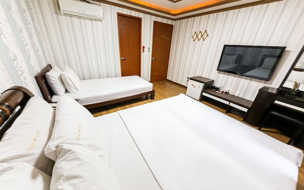 Muan Haetteuneun Eondeok