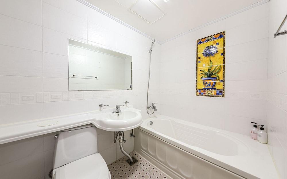 Muan Haetteuneun Eondeok