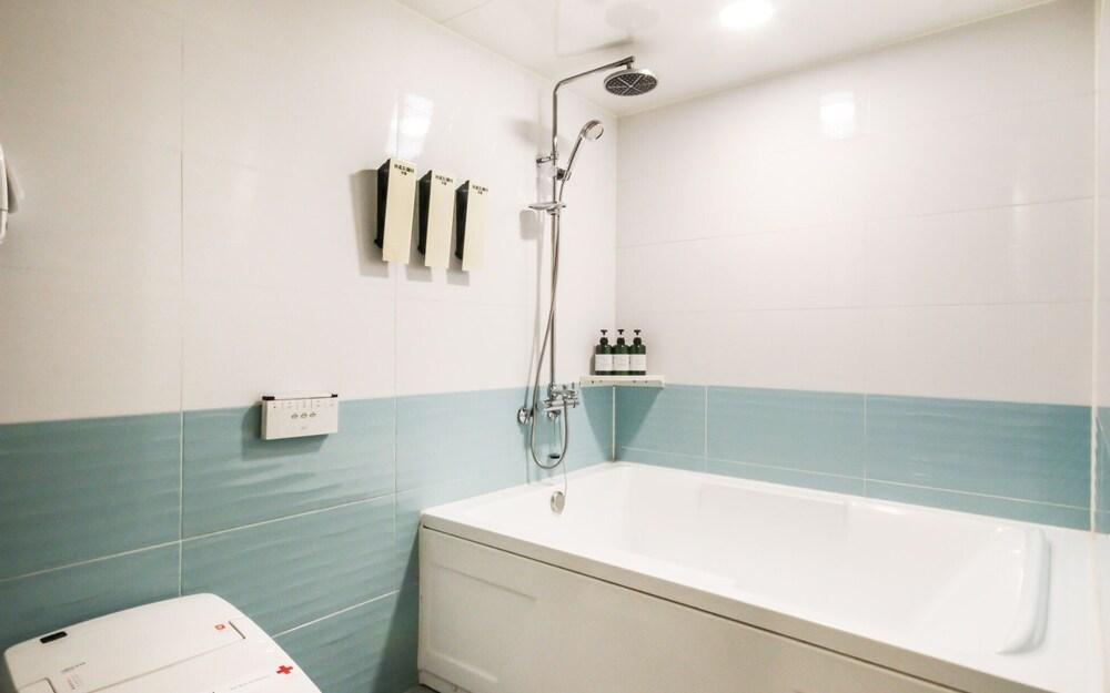 Jinju Broadway 42nd Street