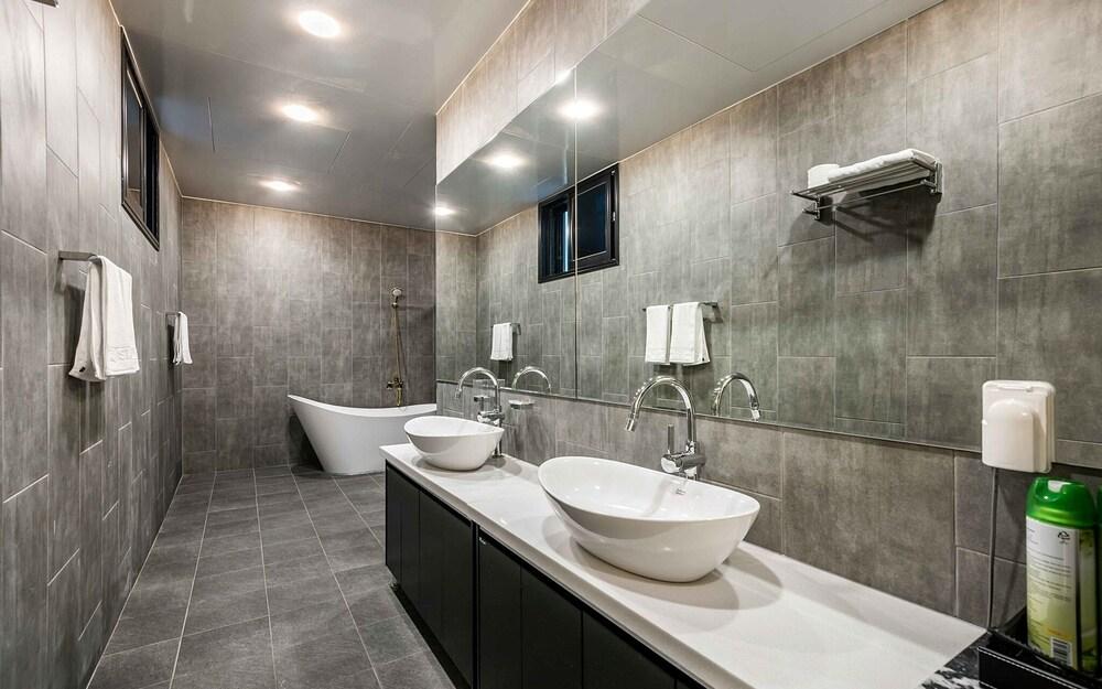 Suwon Homaesil Star Hotel