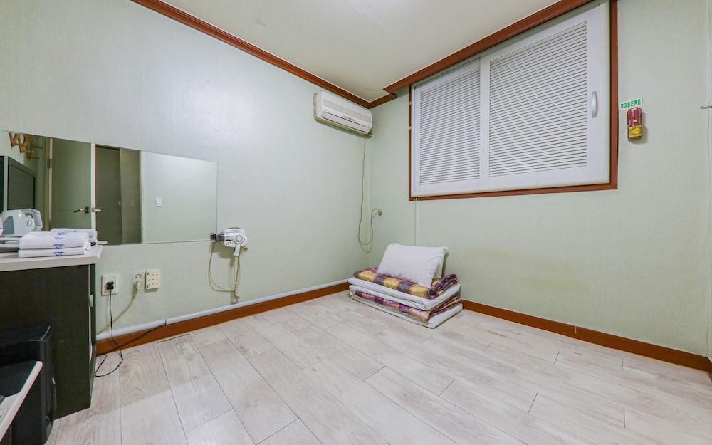 Cheonan Elysee Palace